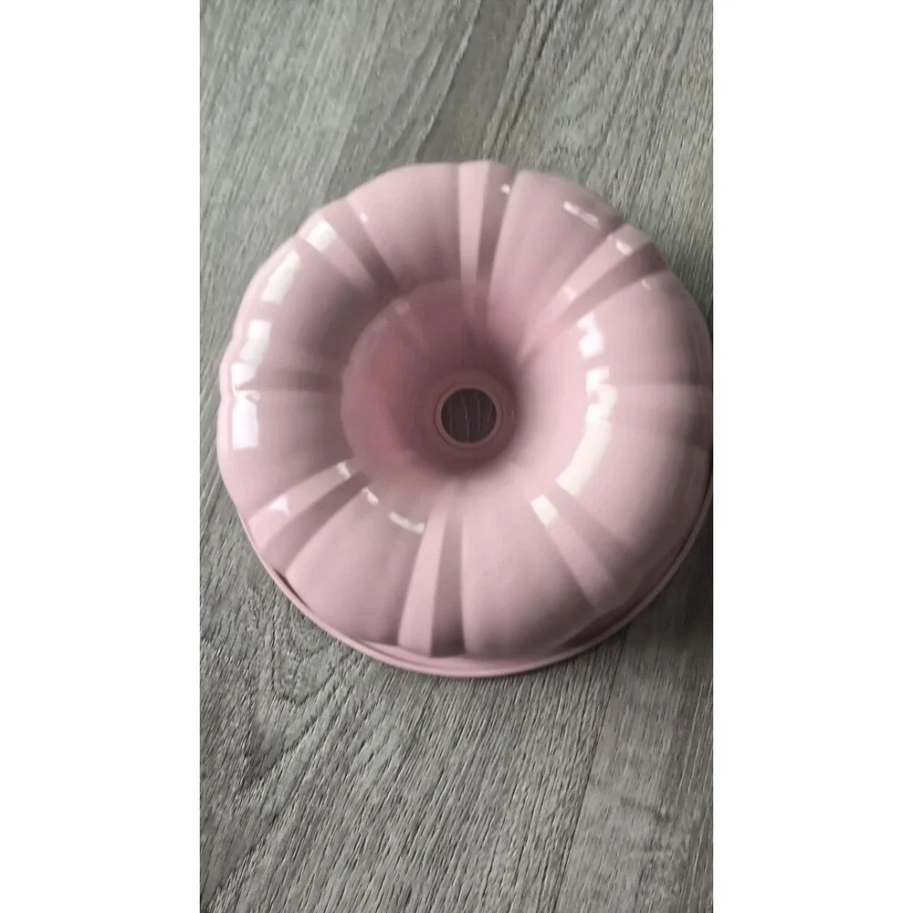 Paris Hilton 10” Nonstick Fluted PINK Cake Bundt Pan / Valentines Easter Cottage - Picture 2 of 13